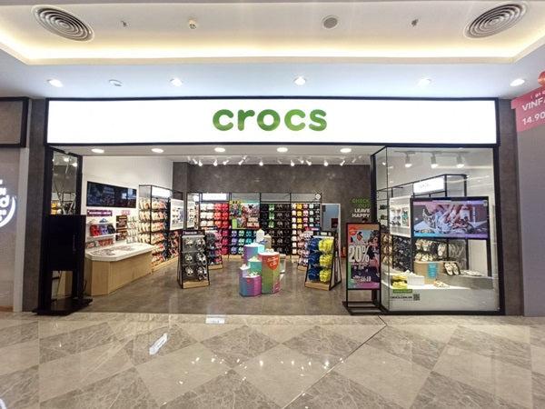 Crocs Barbie tăng chiều cao vượt trội tạo nên phong cách cá tính